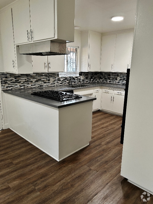 Building Photo - 1339 N Hobart Blvd Rental