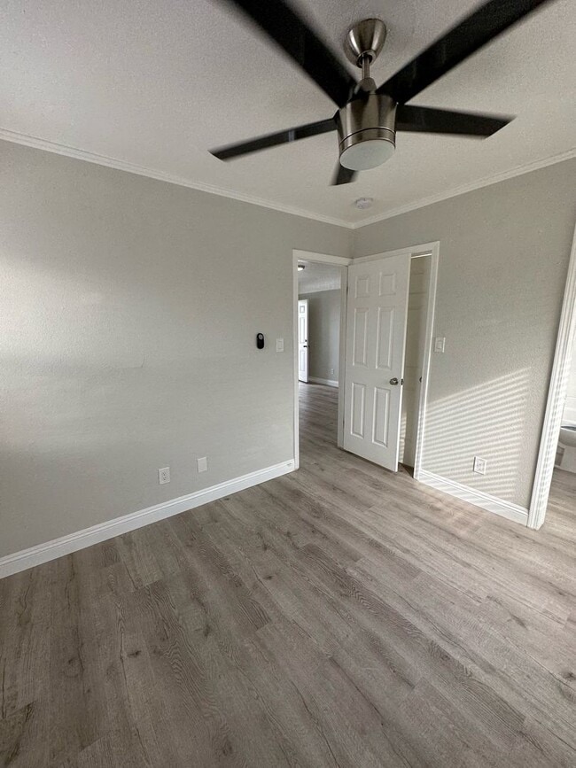 Photo - 714 E 81st St Unit 716