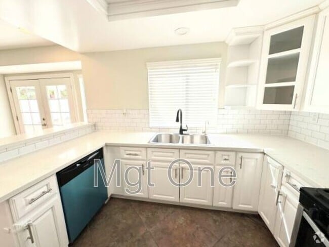Building Photo - 26716 Kicking Horse Dr Rental