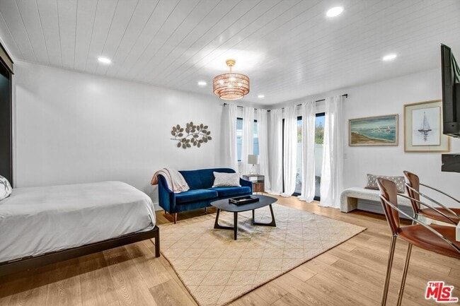 Photo - 1083 Montauk Ln