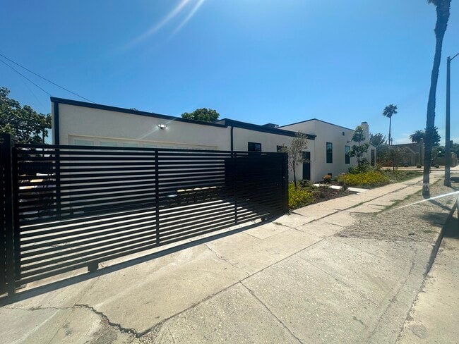Photo - 2529 W 73rd St