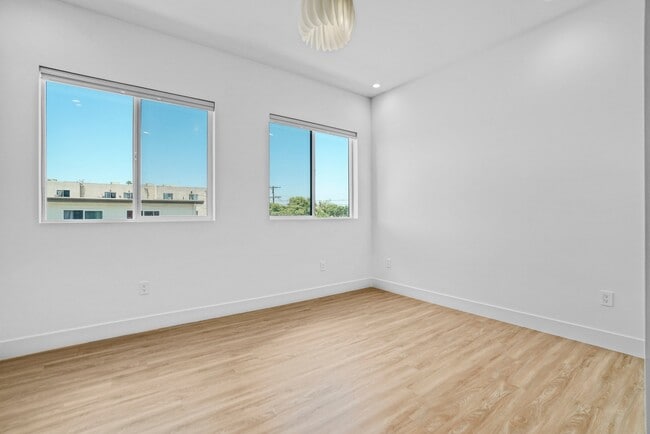 Building Photo - 4800-4802 S Slauson Ave Unit 4800