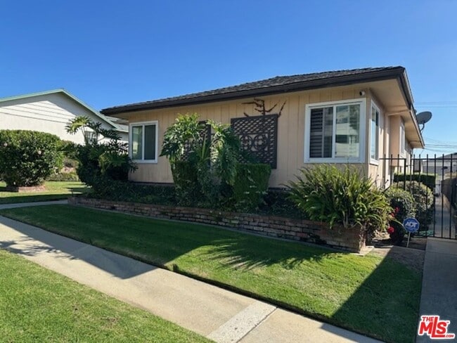 Photo - 5128 W Slauson Ave