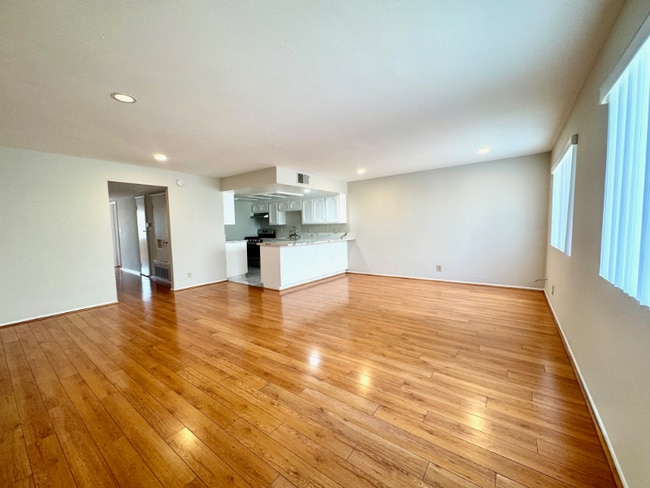 Photo - 725 E Providencia Ave Unit 207