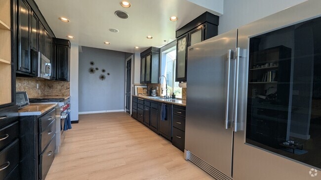 Building Photo - 7121 Hillside Ave Rental