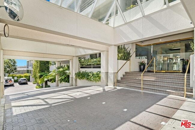 Photo - 1131 Alta Loma Rd Unit 106