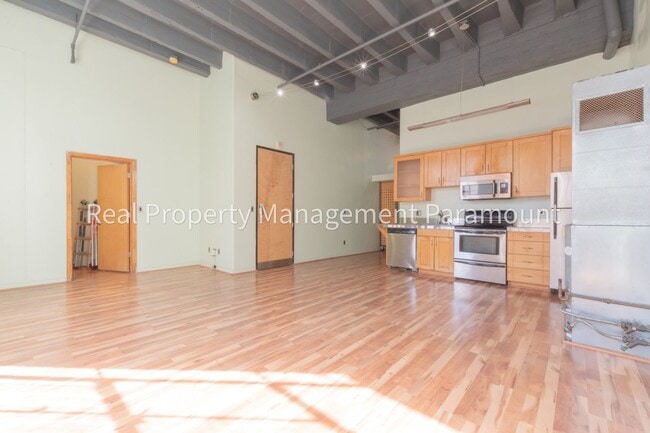 Photo - Beautiful One Bedroom Apartment in Downtown Los Angeles!