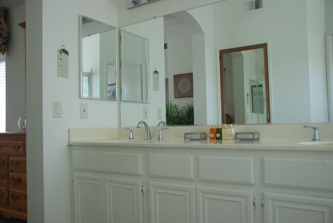 Photo - 16236 Peppertree Ln