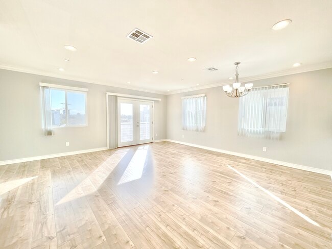 Photo - 4463 1/2 Rosewood Ave Unit 4463 1/2 Rosewood Ave