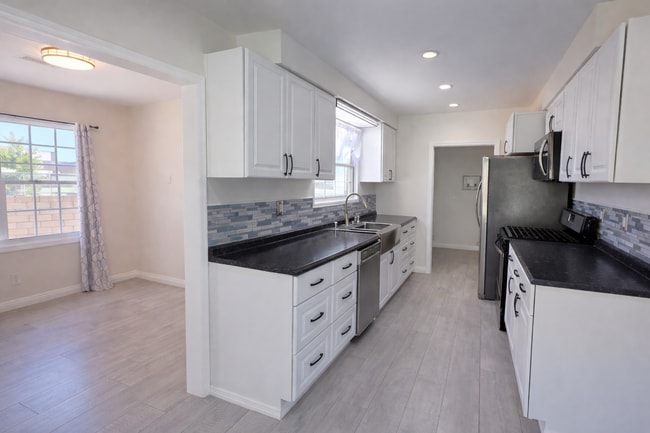 Photo - Beautiful 4 bed 3 bathroom