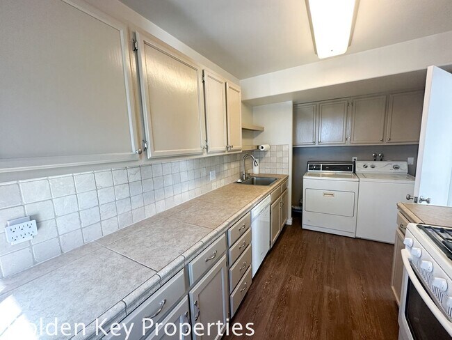 Photo - Spacious single-level attached guest house on private setting in Vista! Unit B