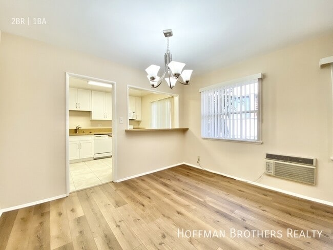 Building Photo - 1220 N Harper Ave