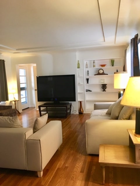 Photo - 10720 Hortense St