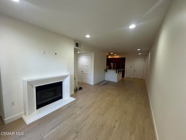 Building Photo - 14412 Killion St Unit 102