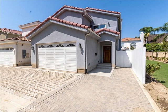 Building Photo - 9246 Cedros Ave