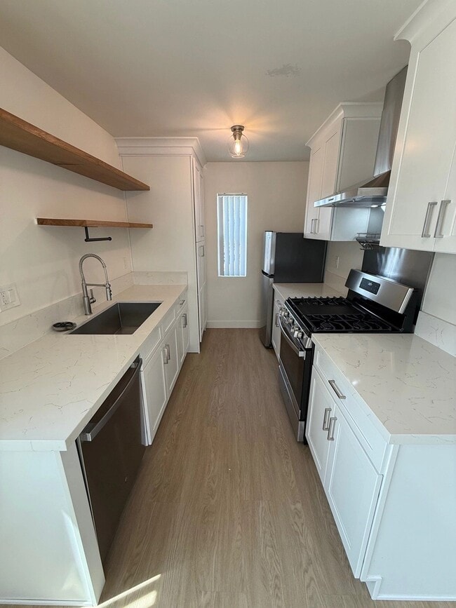 Building Photo - 3900 W 1st St