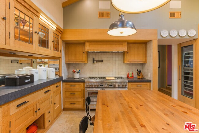 Photo - 4880 Queen Florence Ln