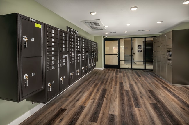 Lobby - Lincoln West