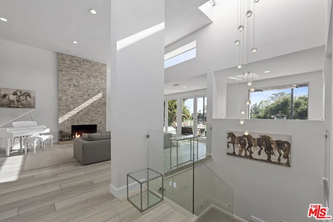 Photo - 641 Walther Way