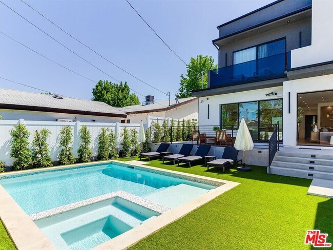 Photo - 5929 Hesperia Ave