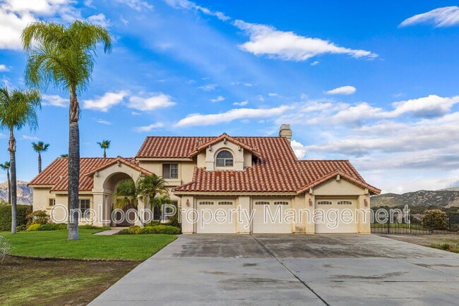 Photo - 493 Summerhill View