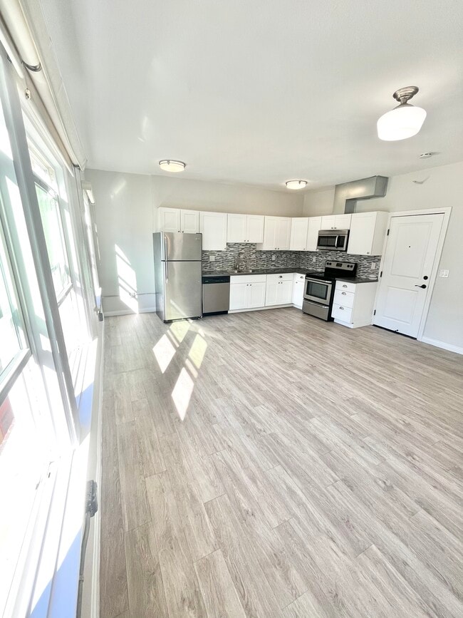 Building Photo - 412 S Lake St Unit 107 Rental