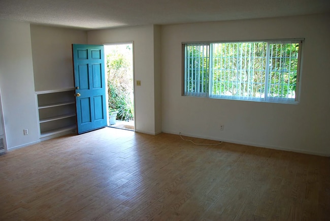 Unit A - Living Room - 6624 Pasado Rd