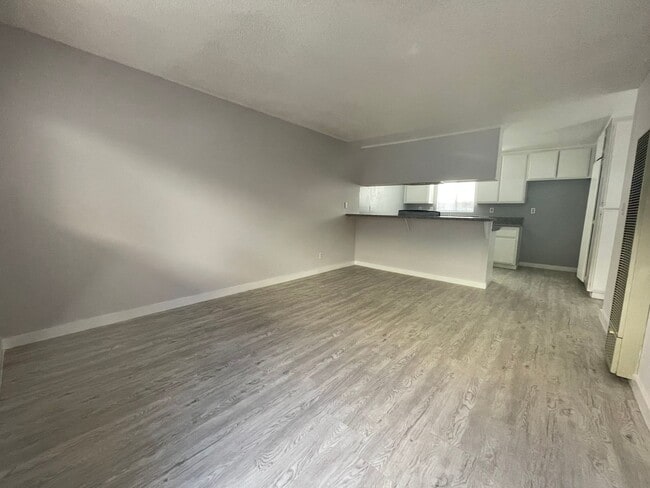 Photo - Spacious and Bright Upper Level Unit Ready For Move In! Unit #8
