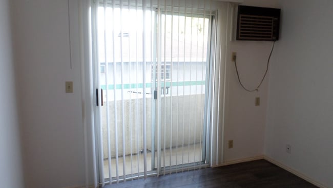 Photo - 5271 Huntington Dr N Unit 204