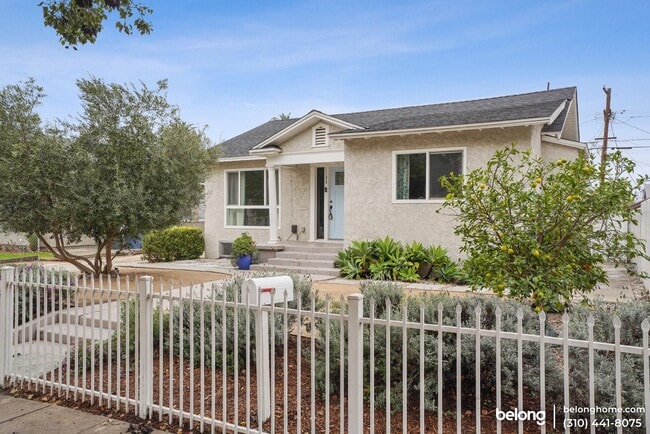 Building Photo - 1133 W 78th St