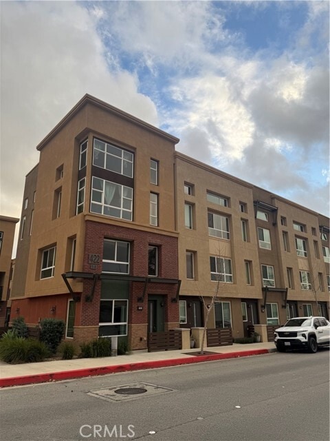 Building Photo - 422 W Rte 66 Unit 1