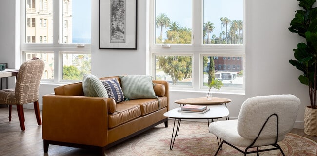 Photo - 550 Harborfront