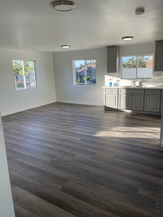 Kitchen-New appliances on its way - 4444 S San Pedro St