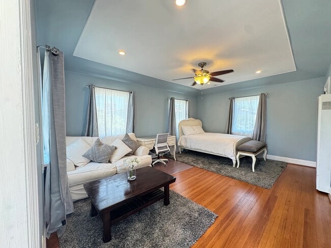 Photo - 10470 Kinnard Ave Apartments Unit Upper Level