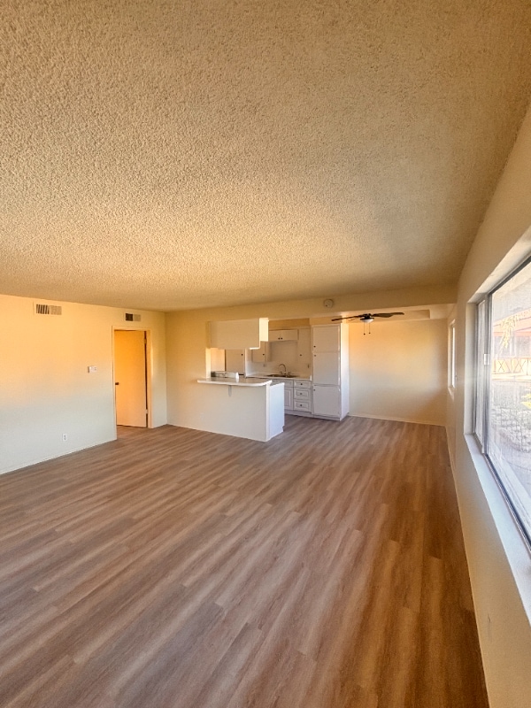 Building Photo - 1001 E Stearns Ave