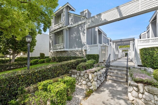 Building Photo - 111 S Sierra Madre Blvd Rental
