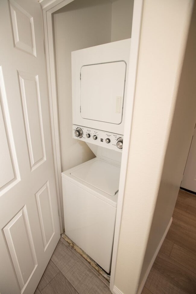 Photo - 2 Bedrooms | 2 Bathrooms | Shoppers Paradise