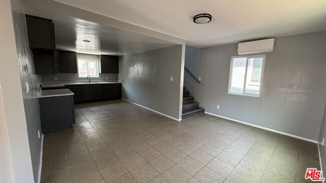 Photo - 1255 Velasco St