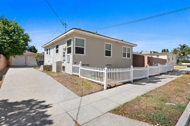 Building Photo - 1425 Termino Ave Unit 1425 Termino Ave.