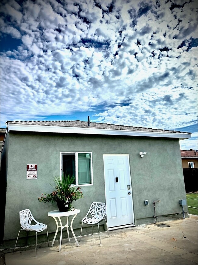 Stand-alone unit - 1026 W 168th St Unit 1024