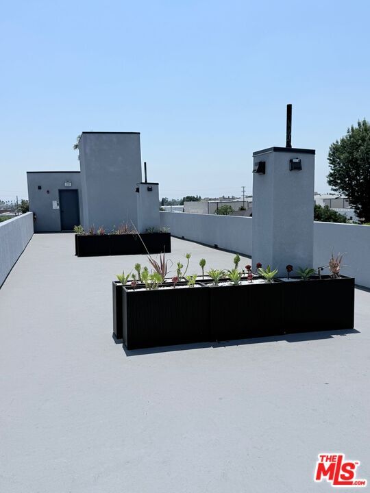 Building Photo - 1039 E 28th St Unit 306