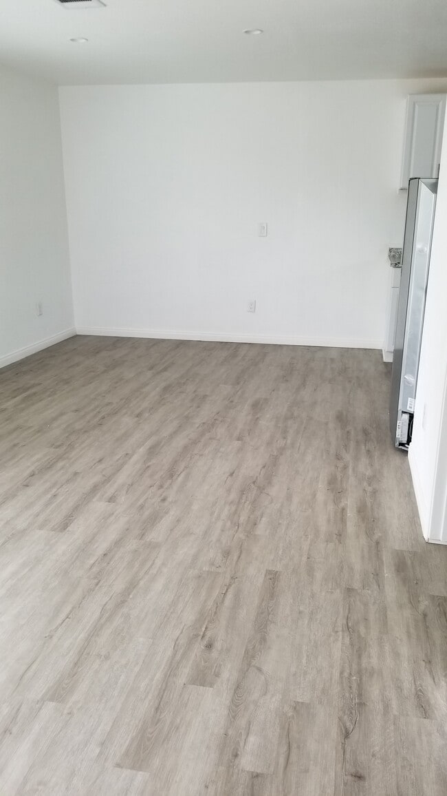 Photo - 8069 Darryl St