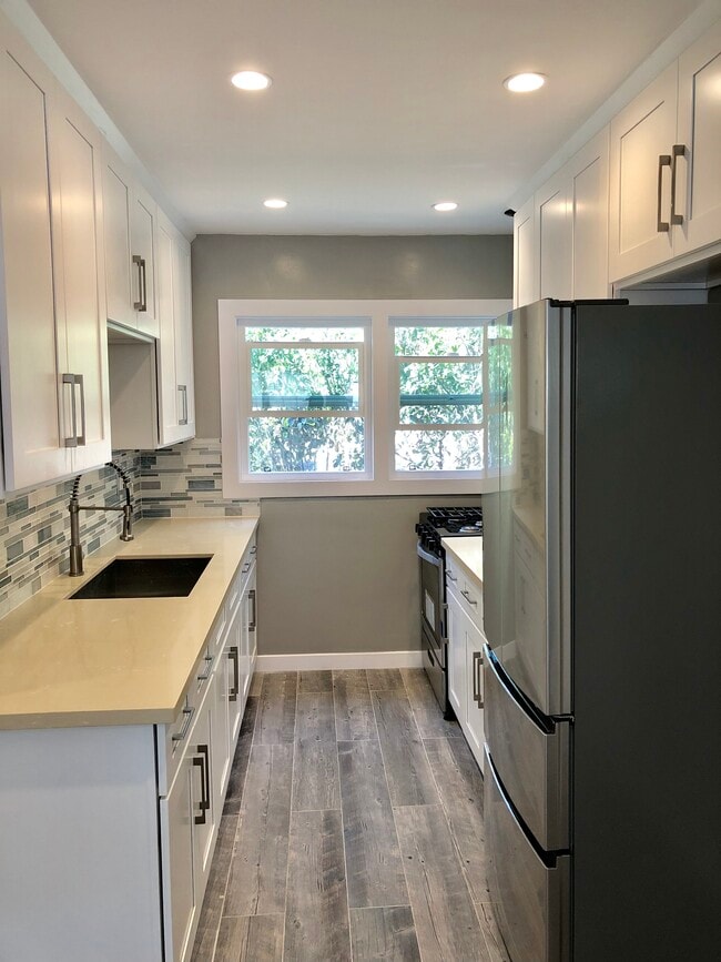 Photo - 1147 S Corning St