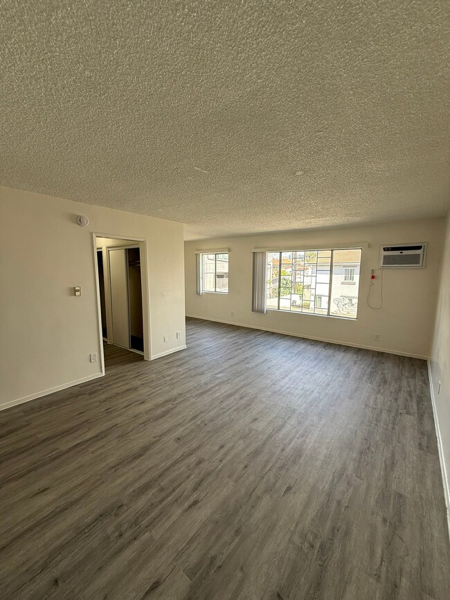 Photo - 915 N Wilton Pl Unit 211