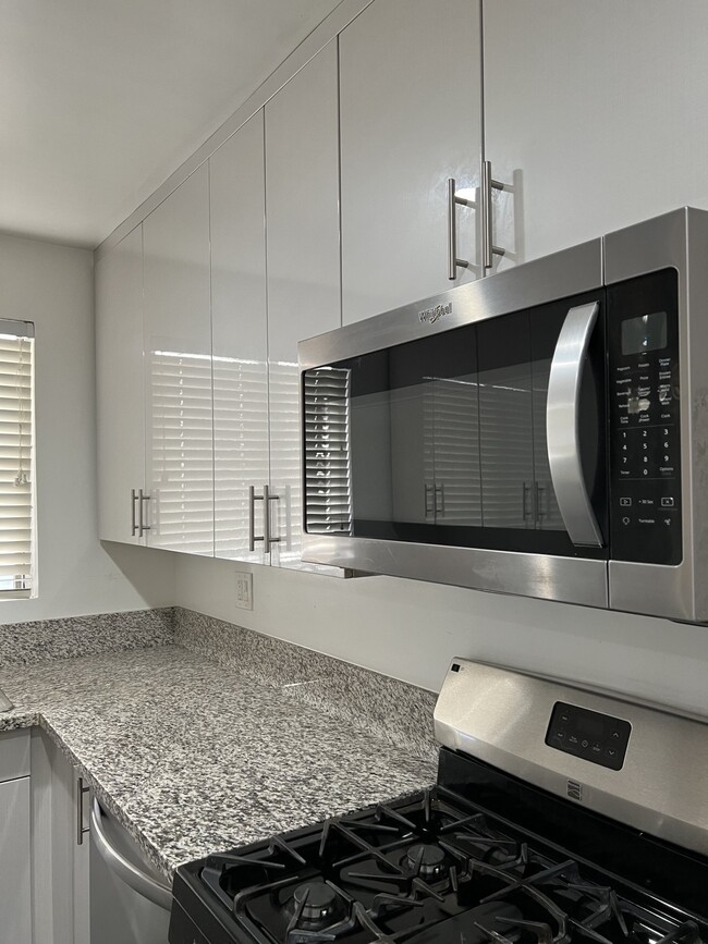 Photo - 522-528 N Alexandria Ave