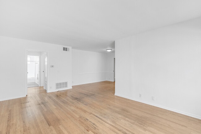 Photo - 357 S Elm Dr