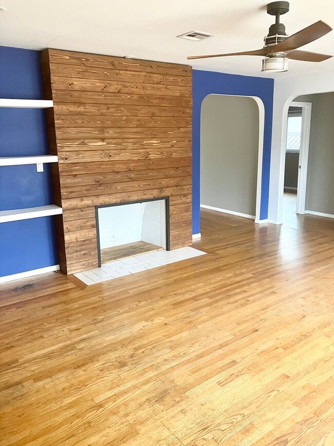 Photo - Stylish 3 Bedroom in College Area