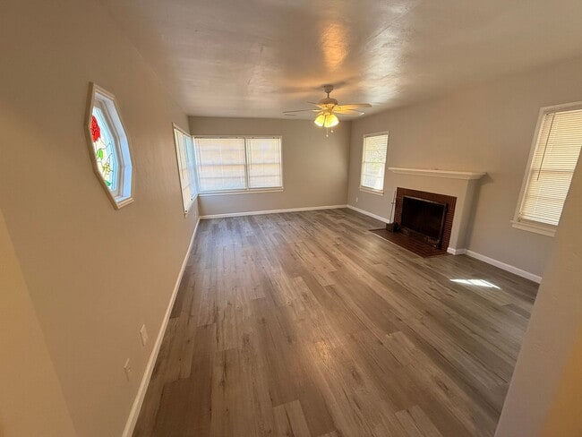 Photo - 2nd St., 829-831 Unit 829