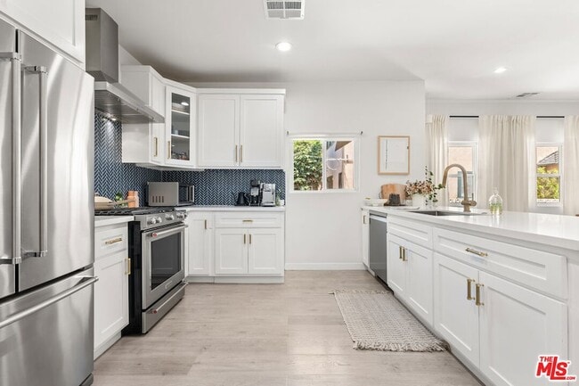 Photo - 1231 W 49th St