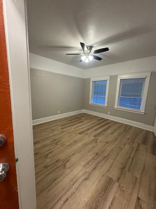 Photo - 830 Park Blvd